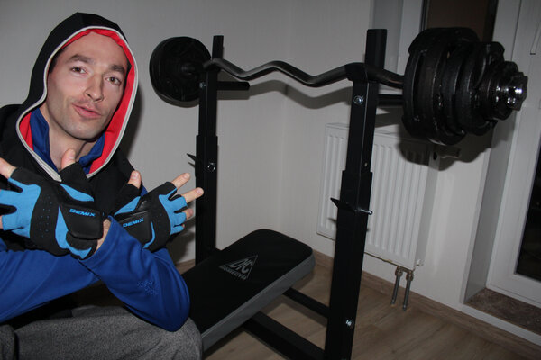 Админы наведите миниатюру на лицо а не на центр фото